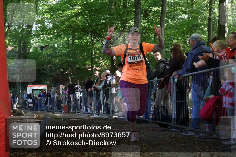 28.09.2025 - 33. Volkslauf durch das schöne Alstertal Strokosch-Dieckow http://msf.ph/oto/8973657 28.09.2025 12:21:42 Ziel 1070 meine-sportfotos.de