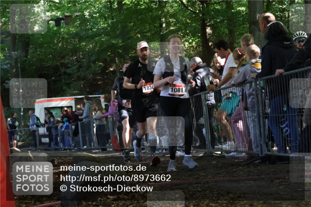 28.09.2025 - 33. Volkslauf durch das schöne Alstertal Strokosch-Dieckow http://msf.ph/oto/8973662 28.09.2025 12:21:56 Ziel 1081, 1834, 2431 meine-sportfotos.de