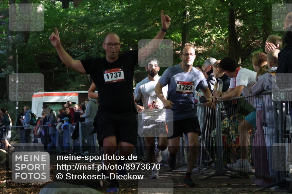 28.09.2025 - 33. Volkslauf durch das schöne Alstertal Strokosch-Dieckow http://msf.ph/oto/8973670 28.09.2025 12:22:14 Ziel 1723, 1737, 2055, 2056 meine-sportfotos.de
