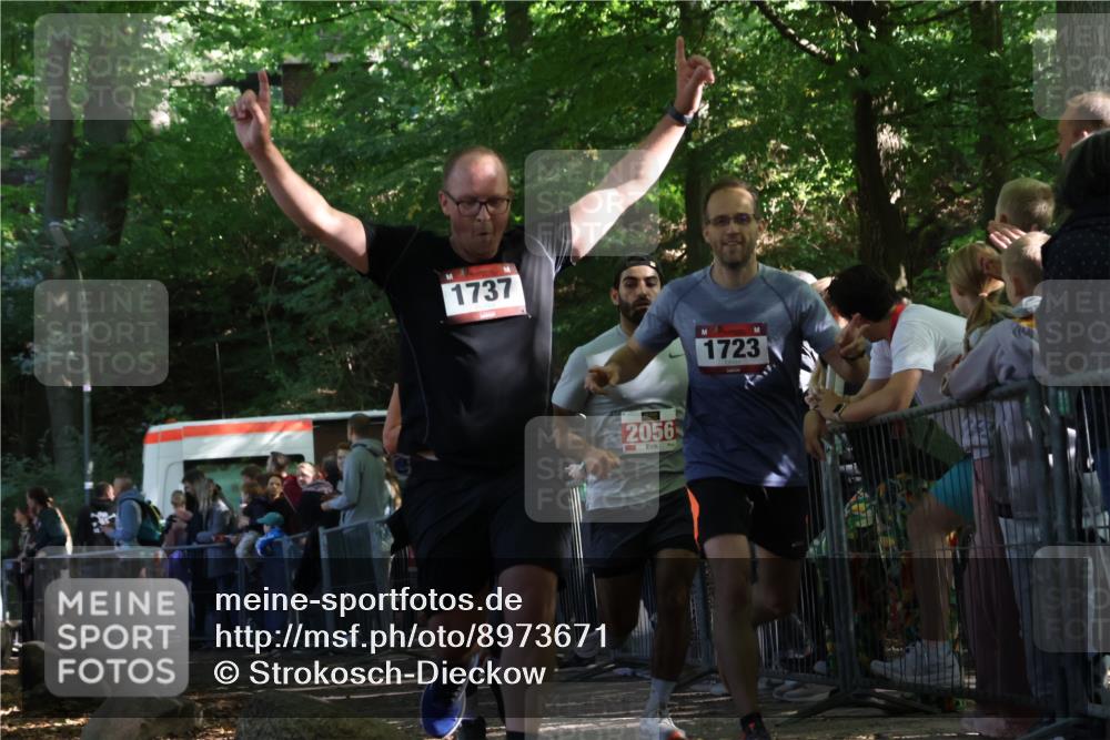 28.09.2025 - 33. Volkslauf durch das schöne Alstertal Strokosch-Dieckow http://msf.ph/oto/8973671 28.09.2025 12:22:15 Ziel 1723, 1737, 2055, 2056 meine-sportfotos.de
