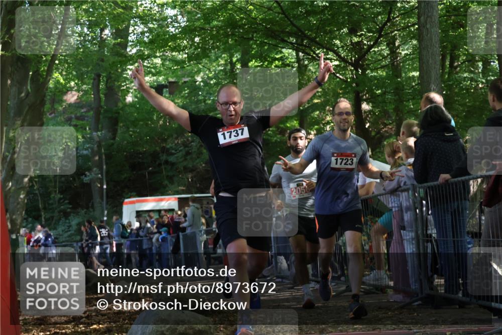 28.09.2025 - 33. Volkslauf durch das schöne Alstertal Strokosch-Dieckow http://msf.ph/oto/8973672 28.09.2025 12:22:15 Ziel 1723, 1737, 2055, 2056 meine-sportfotos.de