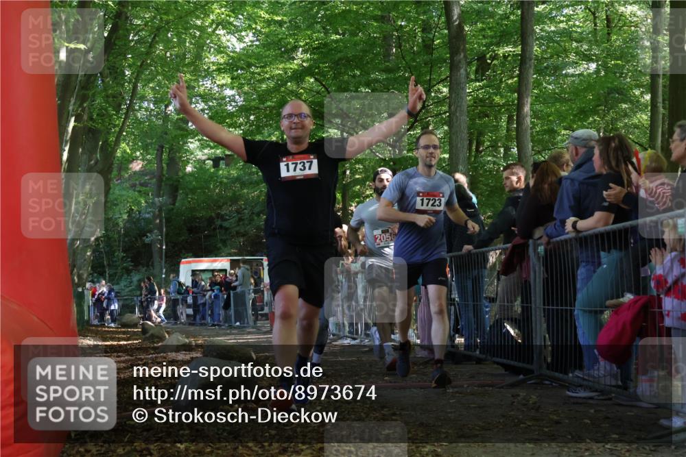 28.09.2025 - 33. Volkslauf durch das schöne Alstertal Strokosch-Dieckow http://msf.ph/oto/8973674 28.09.2025 12:22:16 Ziel 1723, 1737, 2055, 2056 meine-sportfotos.de