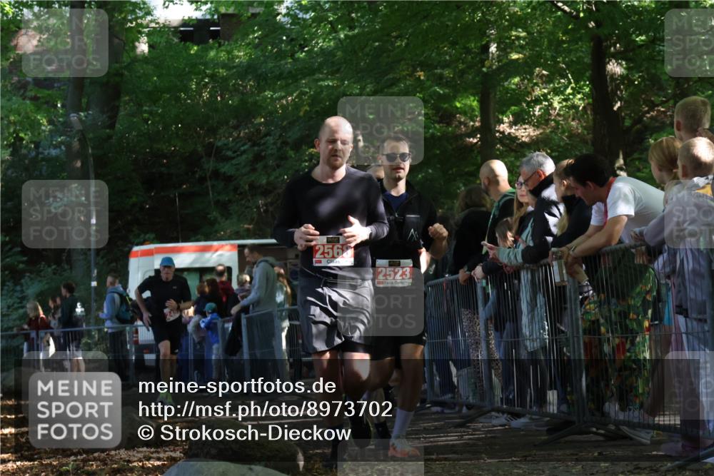 28.09.2025 - 33. Volkslauf durch das schöne Alstertal Strokosch-Dieckow http://msf.ph/oto/8973702 28.09.2025 12:22:45 Ziel 2288, 2457, 2523, 2568 meine-sportfotos.de