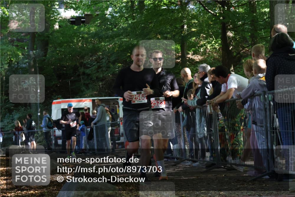 28.09.2025 - 33. Volkslauf durch das schöne Alstertal Strokosch-Dieckow http://msf.ph/oto/8973703 28.09.2025 12:22:45 Ziel 2288, 2457, 2523, 2568 meine-sportfotos.de