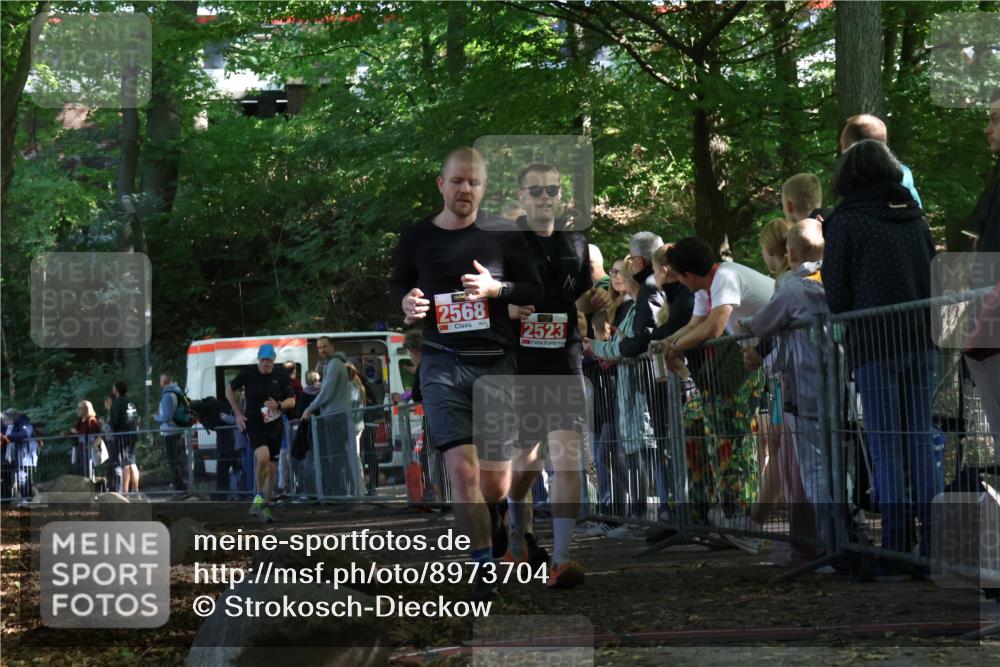28.09.2025 - 33. Volkslauf durch das schöne Alstertal Strokosch-Dieckow http://msf.ph/oto/8973704 28.09.2025 12:22:46 Ziel 2288, 2457, 2523, 2568 meine-sportfotos.de