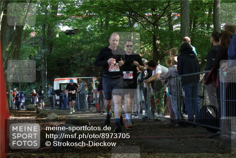 28.09.2025 - 33. Volkslauf durch das schöne Alstertal Strokosch-Dieckow http://msf.ph/oto/8973705 28.09.2025 12:22:46 Ziel 2288, 2457, 2523, 2568 meine-sportfotos.de