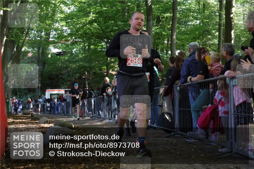 28.09.2025 - 33. Volkslauf durch das schöne Alstertal Strokosch-Dieckow http://msf.ph/oto/8973708 28.09.2025 12:22:47 Ziel 2288, 2457, 2523, 2568 meine-sportfotos.de