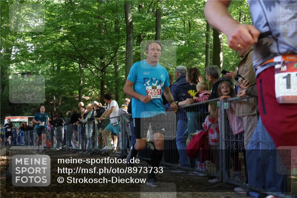 28.09.2025 - 33. Volkslauf durch das schöne Alstertal Strokosch-Dieckow http://msf.ph/oto/8973733 28.09.2025 12:23:11 Ziel 2131, 2400, 2551, 2559 meine-sportfotos.de