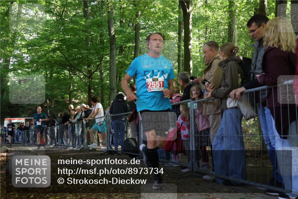 28.09.2025 - 33. Volkslauf durch das schöne Alstertal Strokosch-Dieckow http://msf.ph/oto/8973734 28.09.2025 12:23:11 Ziel 2131, 2400, 2551, 2559 meine-sportfotos.de