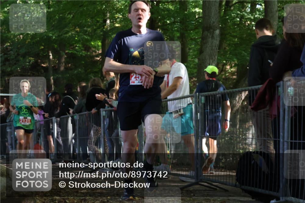 28.09.2025 - 33. Volkslauf durch das schöne Alstertal Strokosch-Dieckow http://msf.ph/oto/8973742 28.09.2025 12:23:16 Ziel 1097, 2131, 2559 meine-sportfotos.de