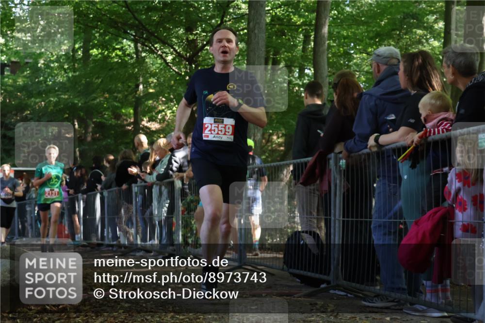 28.09.2025 - 33. Volkslauf durch das schöne Alstertal Strokosch-Dieckow http://msf.ph/oto/8973743 28.09.2025 12:23:16 Ziel 1097, 2131, 2559 meine-sportfotos.de