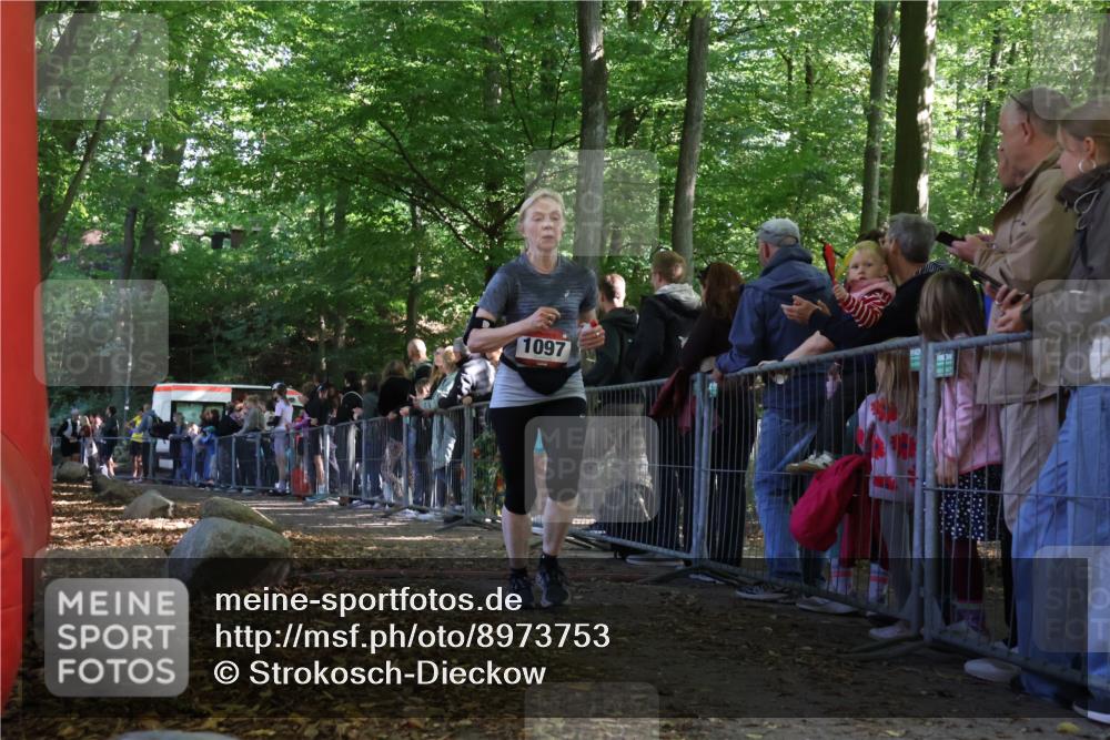 28.09.2025 - 33. Volkslauf durch das schöne Alstertal Strokosch-Dieckow http://msf.ph/oto/8973753 28.09.2025 12:23:22 Ziel 1097 meine-sportfotos.de