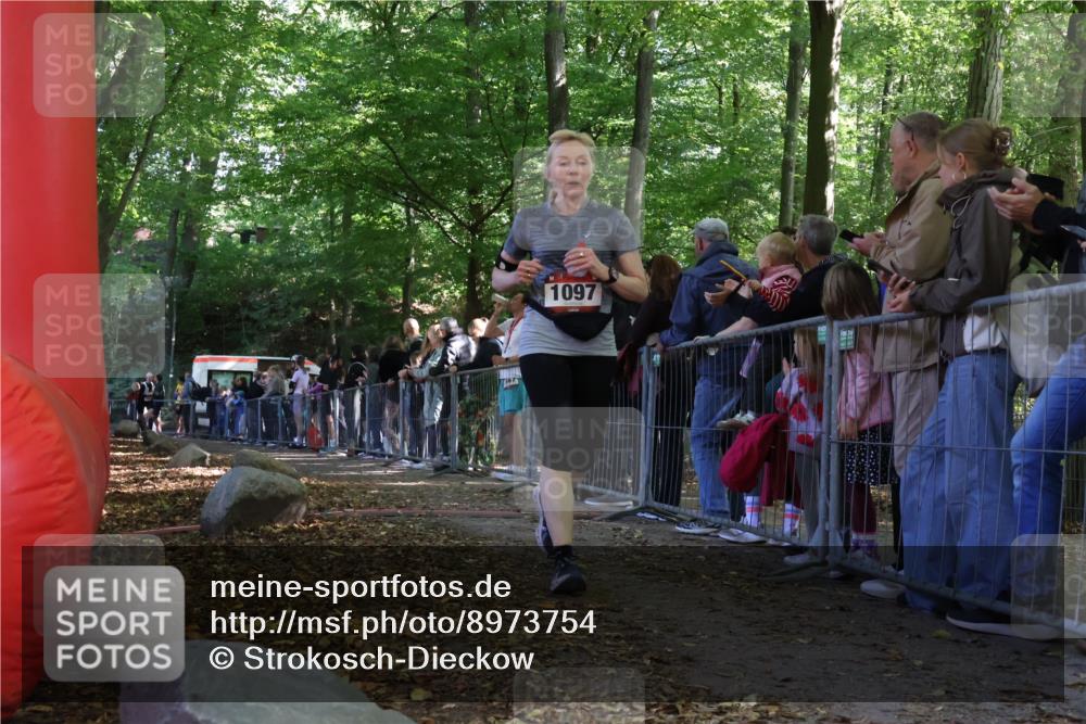 28.09.2025 - 33. Volkslauf durch das schöne Alstertal Strokosch-Dieckow http://msf.ph/oto/8973754 28.09.2025 12:23:23 Ziel 1096 meine-sportfotos.de