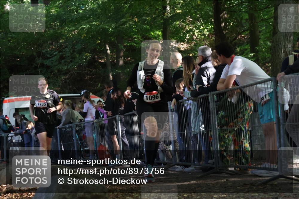 28.09.2025 - 33. Volkslauf durch das schöne Alstertal Strokosch-Dieckow http://msf.ph/oto/8973756 28.09.2025 12:23:31 Ziel 1072, 1096, 1735 meine-sportfotos.de
