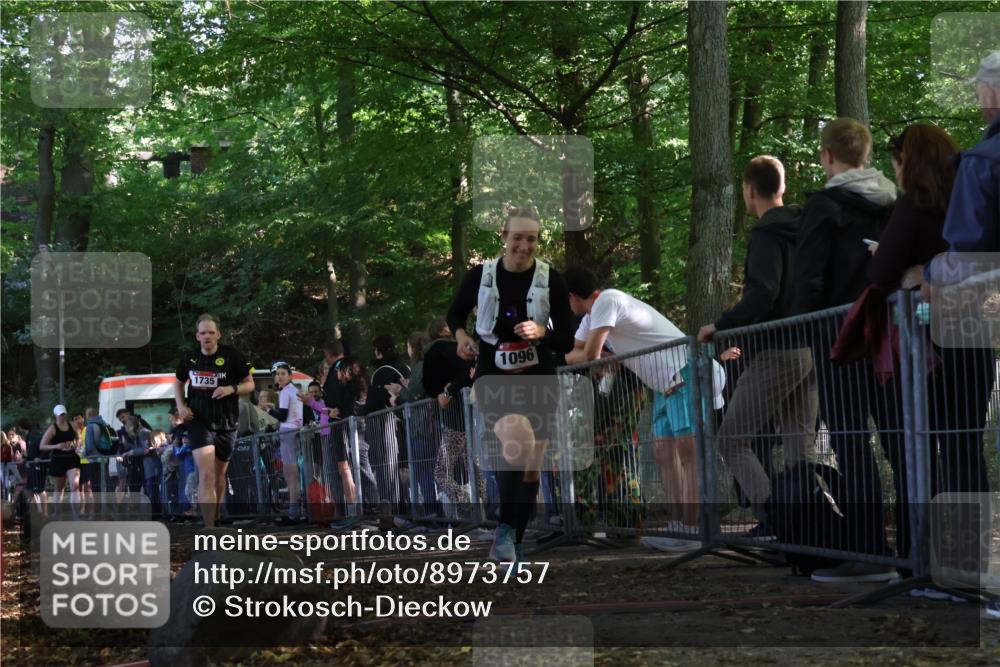 28.09.2025 - 33. Volkslauf durch das schöne Alstertal Strokosch-Dieckow http://msf.ph/oto/8973757 28.09.2025 12:23:31 Ziel 1072, 1096, 1735 meine-sportfotos.de
