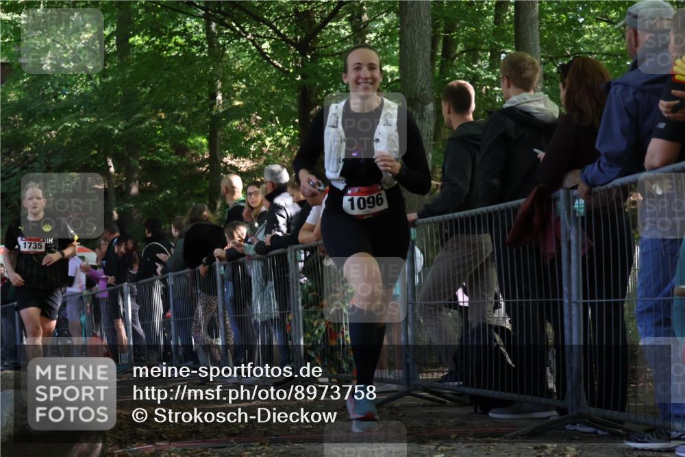 28.09.2025 - 33. Volkslauf durch das schöne Alstertal Strokosch-Dieckow http://msf.ph/oto/8973758 28.09.2025 12:23:32 Ziel 1072, 1096, 1735 meine-sportfotos.de