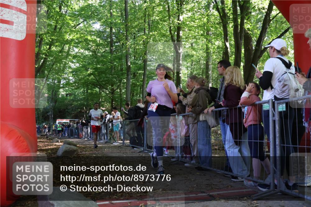 28.09.2025 - 33. Volkslauf durch das schöne Alstertal Strokosch-Dieckow http://msf.ph/oto/8973776 28.09.2025 12:24:08 Ziel 1750, 2298, 2540 meine-sportfotos.de