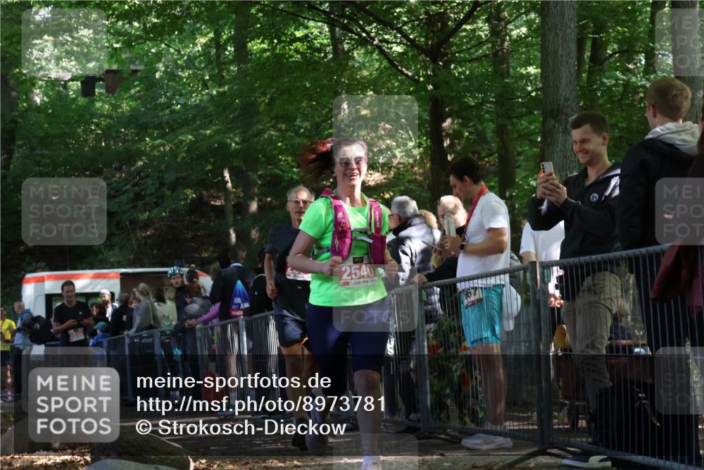 28.09.2025 - 33. Volkslauf durch das schöne Alstertal Strokosch-Dieckow http://msf.ph/oto/8973781 28.09.2025 12:24:13 Ziel 2298, 2540, 2558 meine-sportfotos.de
