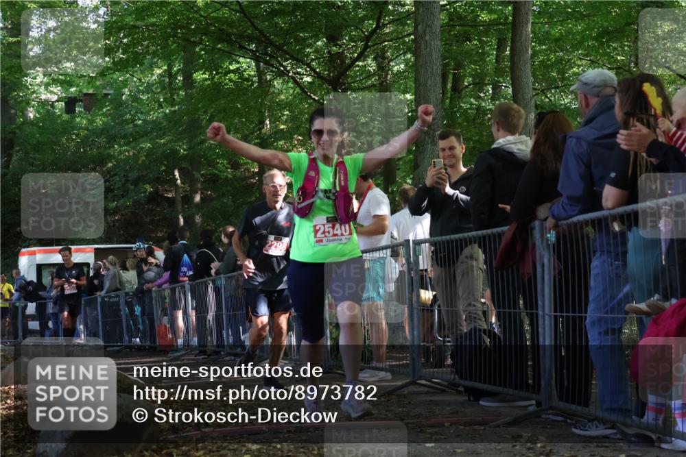 28.09.2025 - 33. Volkslauf durch das schöne Alstertal Strokosch-Dieckow http://msf.ph/oto/8973782 28.09.2025 12:24:13 Ziel 2298, 2540, 2558 meine-sportfotos.de