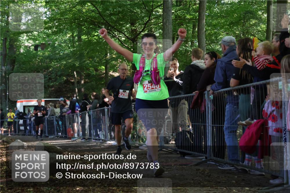 28.09.2025 - 33. Volkslauf durch das schöne Alstertal Strokosch-Dieckow http://msf.ph/oto/8973783 28.09.2025 12:24:14 Ziel 2298, 2540, 2558 meine-sportfotos.de