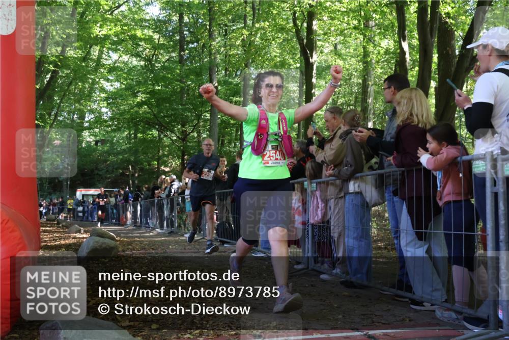 28.09.2025 - 33. Volkslauf durch das schöne Alstertal Strokosch-Dieckow http://msf.ph/oto/8973785 28.09.2025 12:24:15 Ziel 2144, 2298, 2558 meine-sportfotos.de