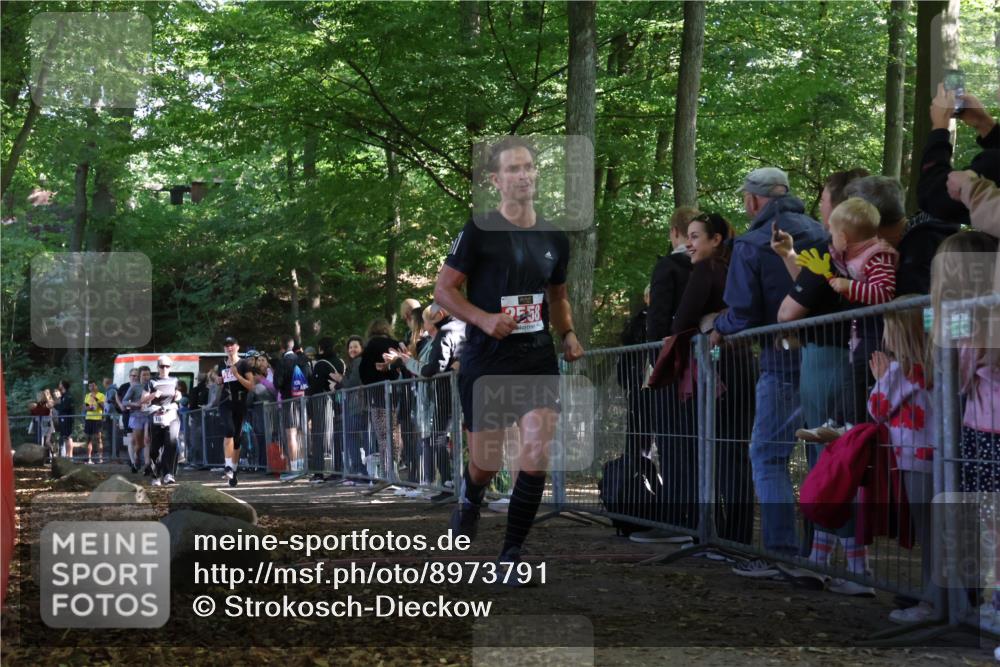 28.09.2025 - 33. Volkslauf durch das schöne Alstertal Strokosch-Dieckow http://msf.ph/oto/8973791 28.09.2025 12:24:20 Ziel 1089, 2144, 2415, 2558, 2606 meine-sportfotos.de