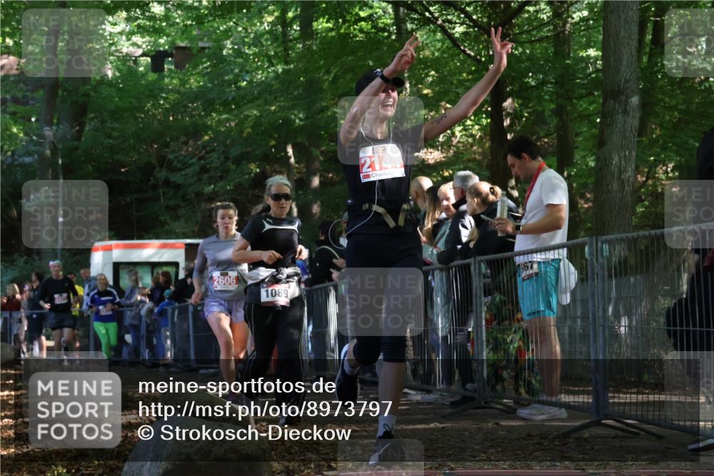 28.09.2025 - 33. Volkslauf durch das schöne Alstertal Strokosch-Dieckow http://msf.ph/oto/8973797 28.09.2025 12:24:24 Ziel 1089, 2144, 2415, 2471, 2472, 2606 meine-sportfotos.de