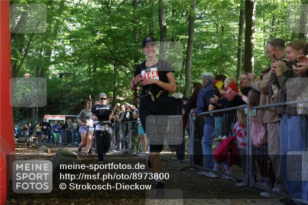 28.09.2025 - 33. Volkslauf durch das schöne Alstertal Strokosch-Dieckow http://msf.ph/oto/8973800 28.09.2025 12:24:25 Ziel 1089, 2144, 2415, 2471, 2472, 2606 meine-sportfotos.de