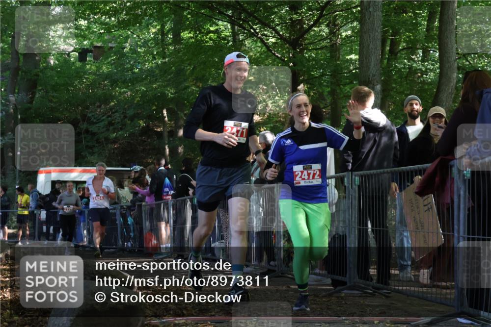 28.09.2025 - 33. Volkslauf durch das schöne Alstertal Strokosch-Dieckow http://msf.ph/oto/8973811 28.09.2025 12:24:30 Ziel 2226, 2424, 2471, 2472 meine-sportfotos.de