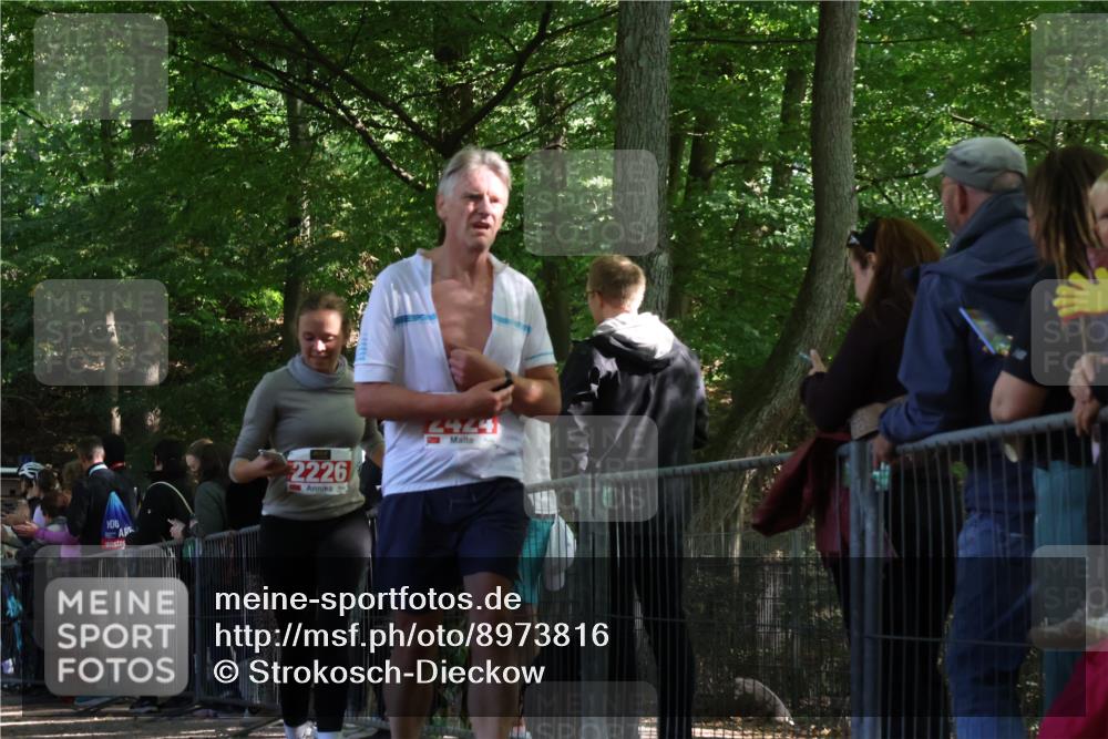 28.09.2025 - 33. Volkslauf durch das schöne Alstertal Strokosch-Dieckow http://msf.ph/oto/8973816 28.09.2025 12:24:36 Ziel 2104, 2226, 2424 meine-sportfotos.de