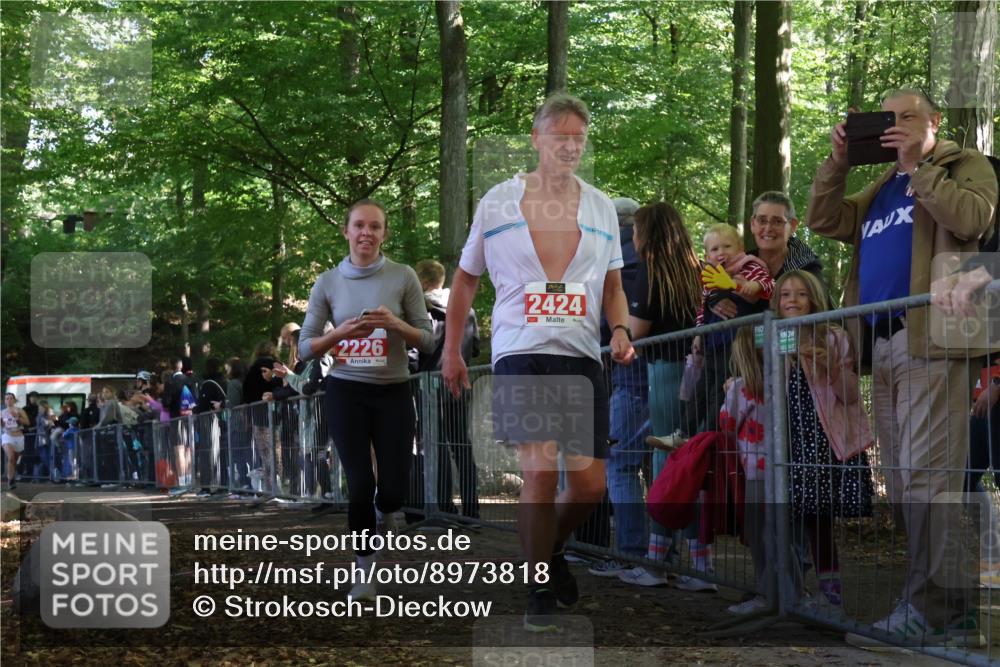 28.09.2025 - 33. Volkslauf durch das schöne Alstertal Strokosch-Dieckow http://msf.ph/oto/8973818 28.09.2025 12:24:37 Ziel 2104, 2226, 2424 meine-sportfotos.de