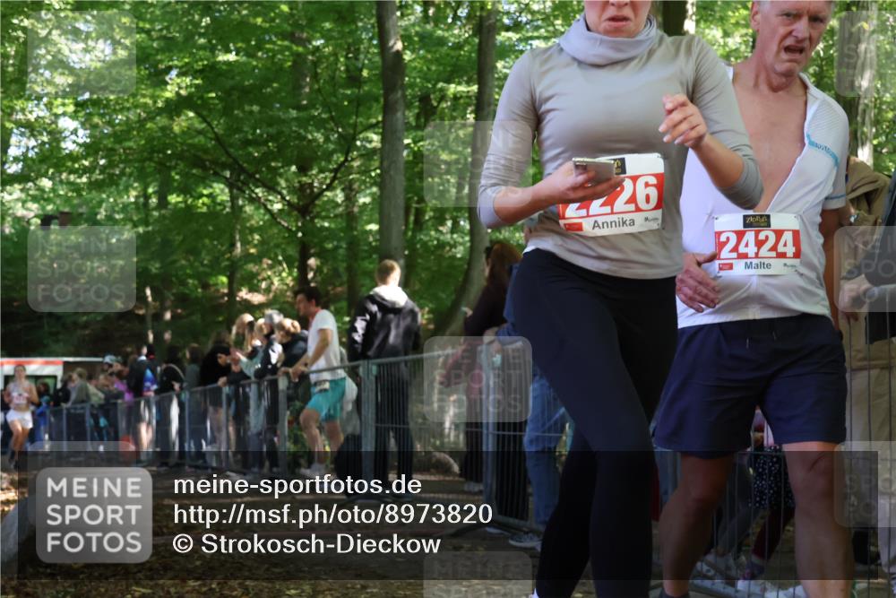 28.09.2025 - 33. Volkslauf durch das schöne Alstertal Strokosch-Dieckow http://msf.ph/oto/8973820 28.09.2025 12:24:38 Ziel 2104 meine-sportfotos.de