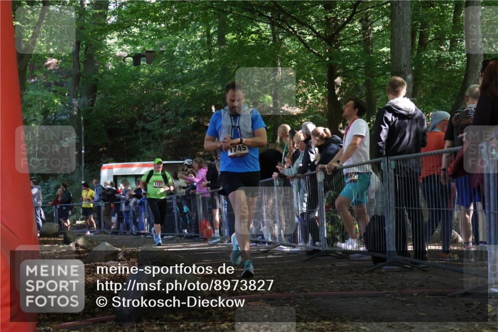 28.09.2025 - 33. Volkslauf durch das schöne Alstertal Strokosch-Dieckow http://msf.ph/oto/8973827 28.09.2025 12:24:53 Ziel 1727, 1745, 2194 meine-sportfotos.de