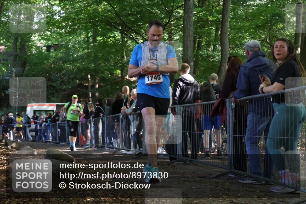 28.09.2025 - 33. Volkslauf durch das schöne Alstertal Strokosch-Dieckow http://msf.ph/oto/8973830 28.09.2025 12:24:54 Ziel 1727, 1745, 2194 meine-sportfotos.de