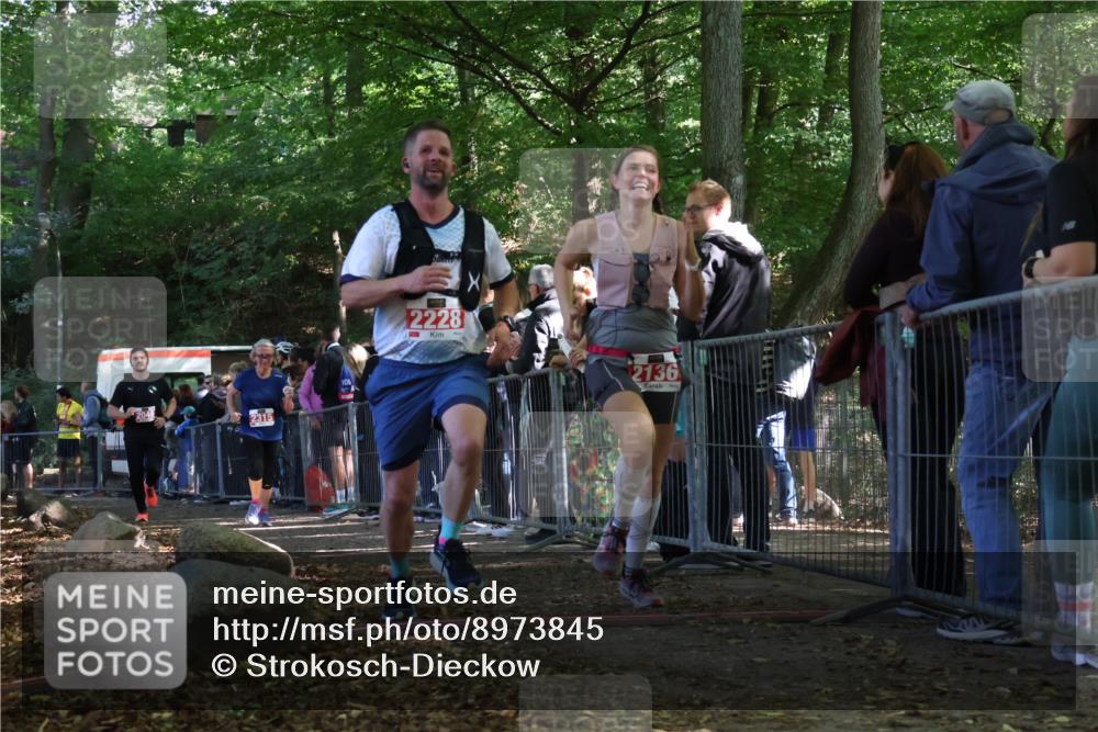 28.09.2025 - 33. Volkslauf durch das schöne Alstertal Strokosch-Dieckow http://msf.ph/oto/8973845 28.09.2025 12:25:07 Ziel 2046, 2136, 2228, 2315 meine-sportfotos.de