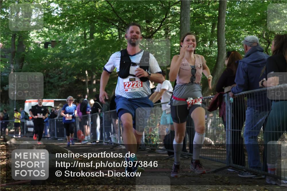 28.09.2025 - 33. Volkslauf durch das schöne Alstertal Strokosch-Dieckow http://msf.ph/oto/8973846 28.09.2025 12:25:07 Ziel 2046, 2136, 2228, 2315 meine-sportfotos.de