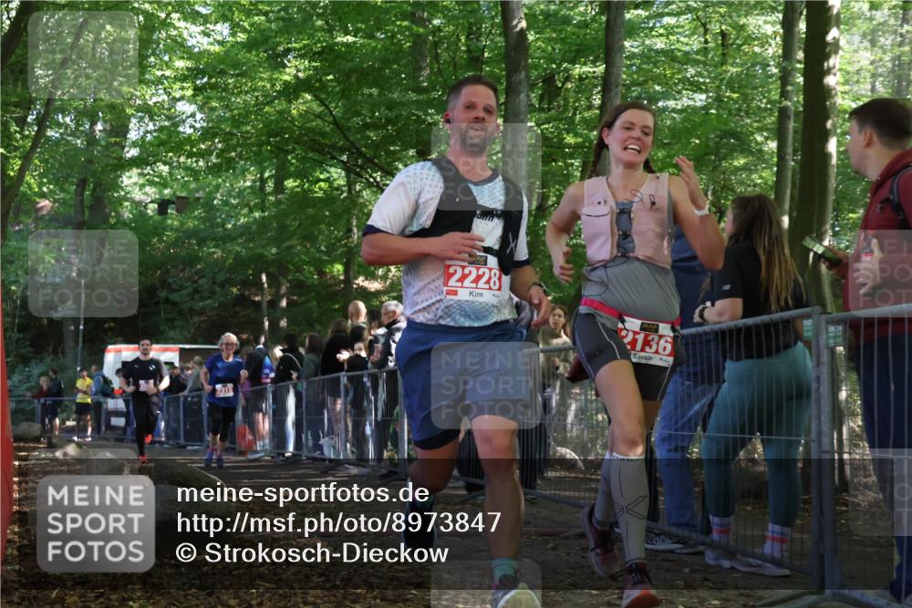 28.09.2025 - 33. Volkslauf durch das schöne Alstertal Strokosch-Dieckow http://msf.ph/oto/8973847 28.09.2025 12:25:07 Ziel 2046, 2136, 2228, 2315 meine-sportfotos.de