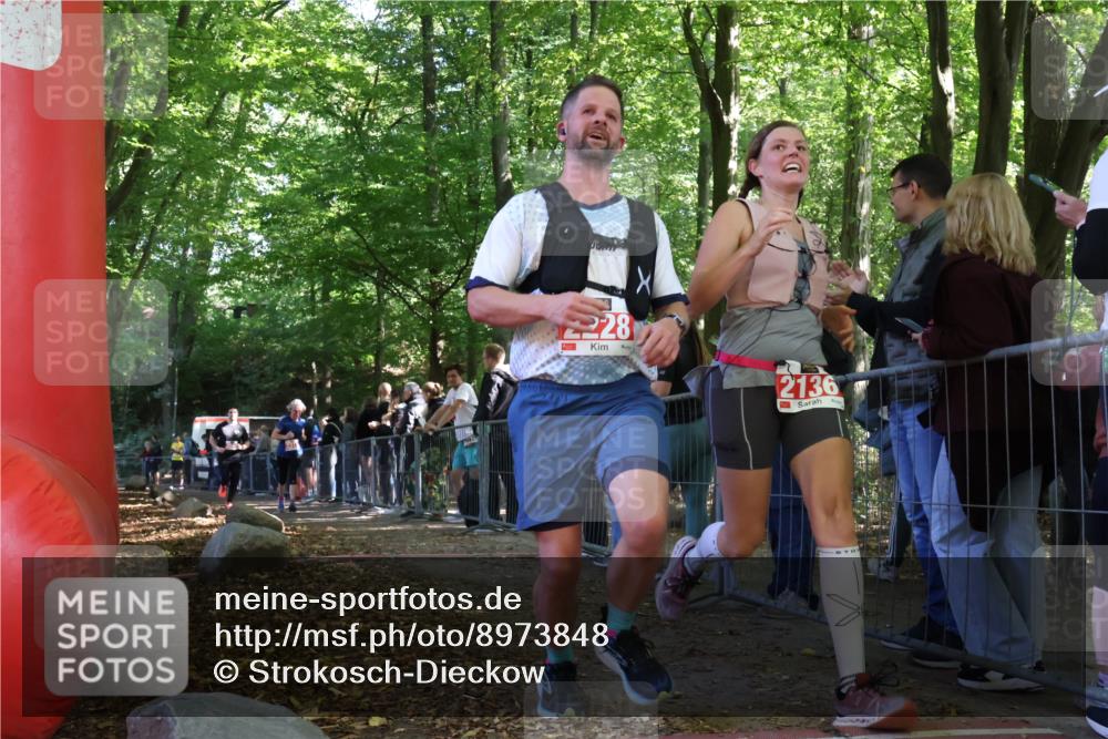28.09.2025 - 33. Volkslauf durch das schöne Alstertal Strokosch-Dieckow http://msf.ph/oto/8973848 28.09.2025 12:25:08 Ziel 2046, 2136, 2228, 2315 meine-sportfotos.de