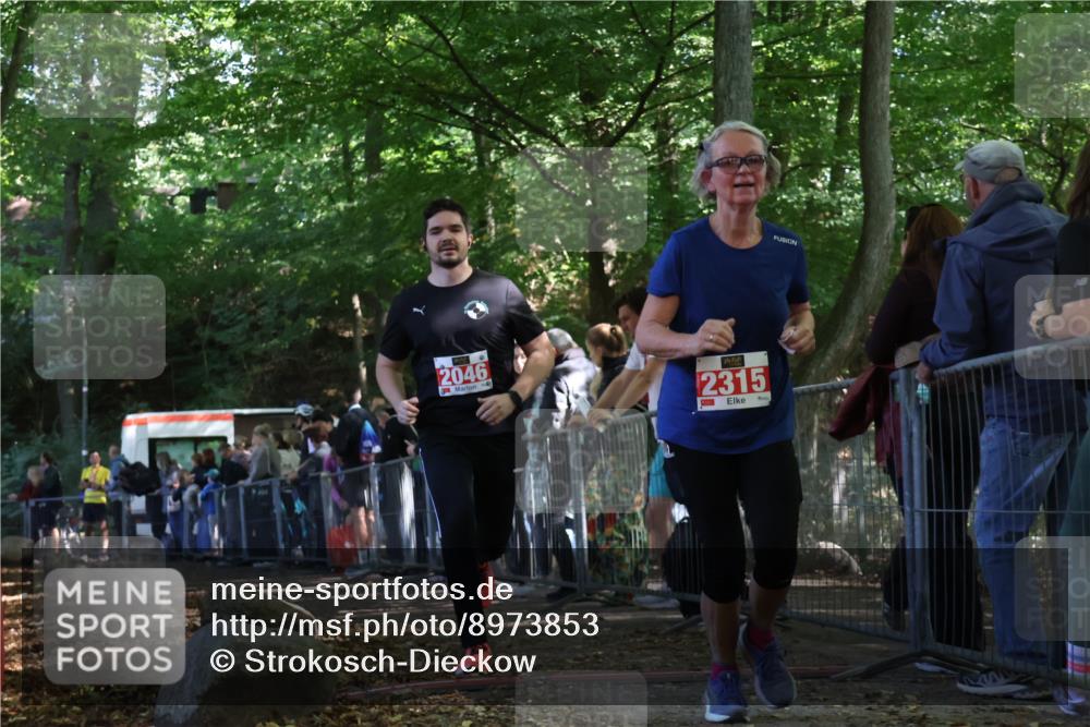 28.09.2025 - 33. Volkslauf durch das schöne Alstertal Strokosch-Dieckow http://msf.ph/oto/8973853 28.09.2025 12:25:11 Ziel 2046, 2315 meine-sportfotos.de