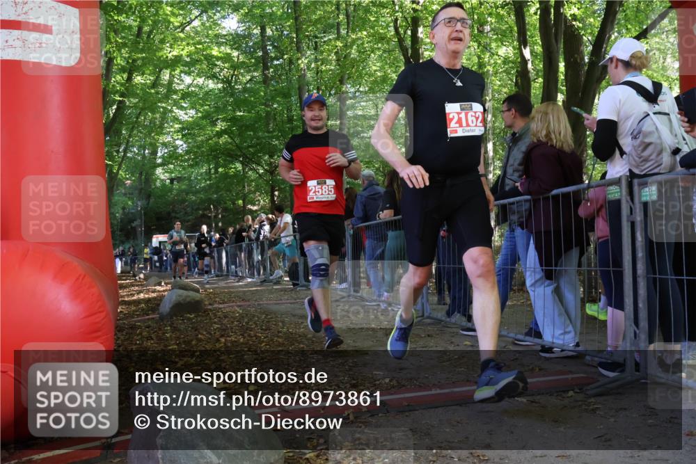 28.09.2025 - 33. Volkslauf durch das schöne Alstertal Strokosch-Dieckow http://msf.ph/oto/8973861 28.09.2025 12:25:24 Ziel 1083, 1742, 2569, 2585 meine-sportfotos.de