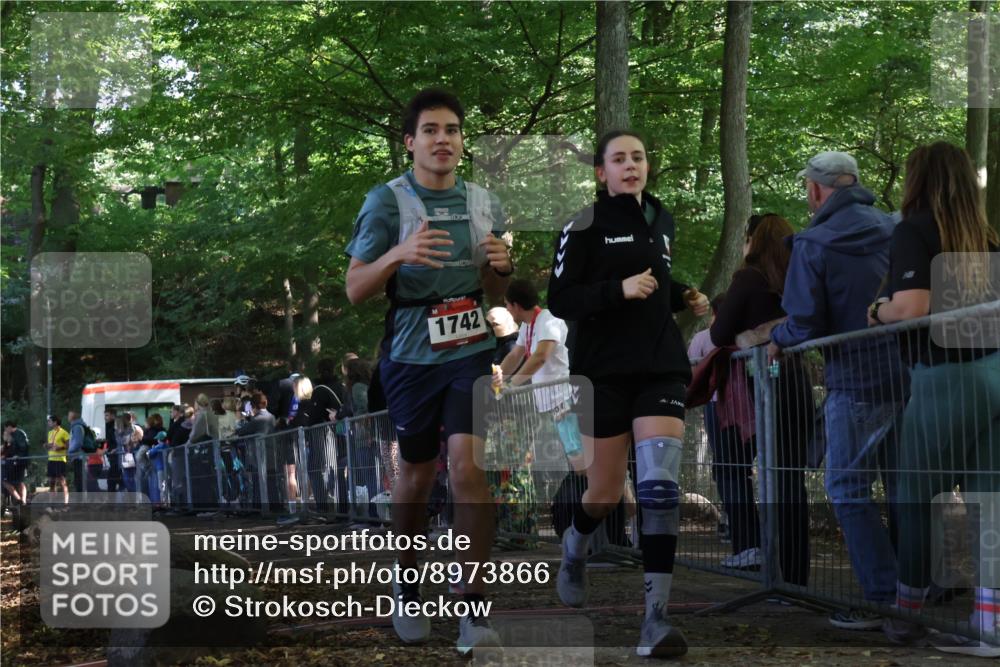 28.09.2025 - 33. Volkslauf durch das schöne Alstertal Strokosch-Dieckow http://msf.ph/oto/8973866 28.09.2025 12:25:28 Ziel 1083, 1742, 2569 meine-sportfotos.de