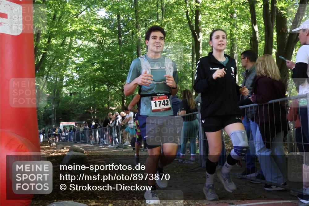 28.09.2025 - 33. Volkslauf durch das schöne Alstertal Strokosch-Dieckow http://msf.ph/oto/8973870 28.09.2025 12:25:29 Ziel 2432, 2569 meine-sportfotos.de