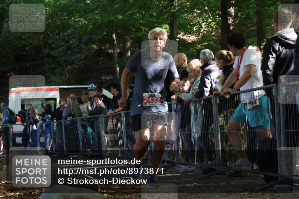 28.09.2025 - 33. Volkslauf durch das schöne Alstertal Strokosch-Dieckow http://msf.ph/oto/8973871 28.09.2025 12:25:37 Ziel 1068, 2432 meine-sportfotos.de
