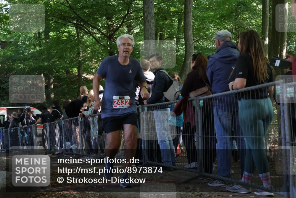 28.09.2025 - 33. Volkslauf durch das schöne Alstertal Strokosch-Dieckow http://msf.ph/oto/8973874 28.09.2025 12:25:38 Ziel 1068, 2432 meine-sportfotos.de