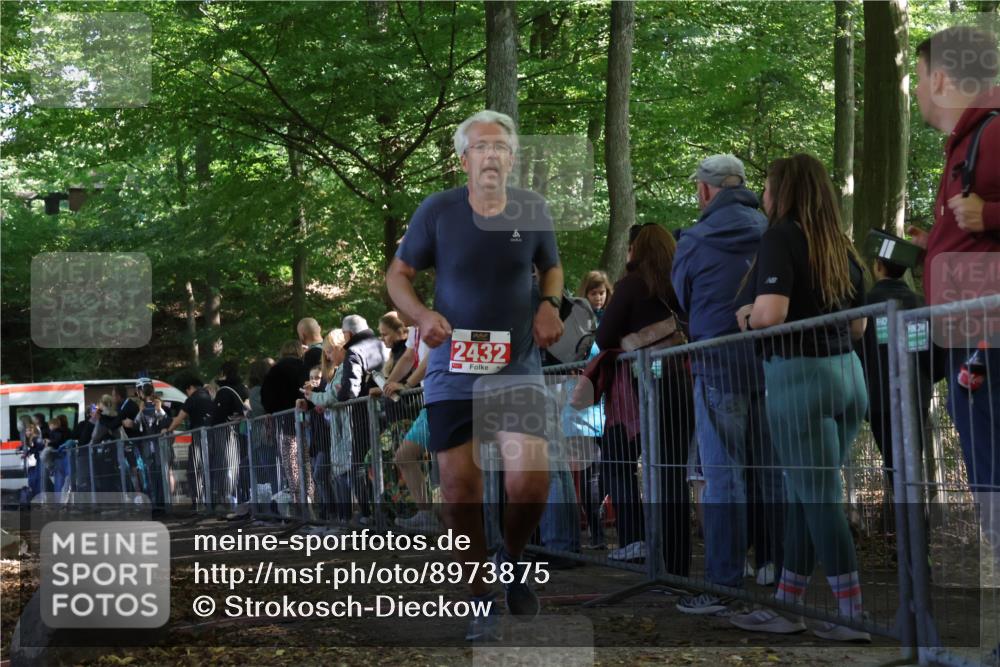 28.09.2025 - 33. Volkslauf durch das schöne Alstertal Strokosch-Dieckow http://msf.ph/oto/8973875 28.09.2025 12:25:39 Ziel 1068, 2432 meine-sportfotos.de