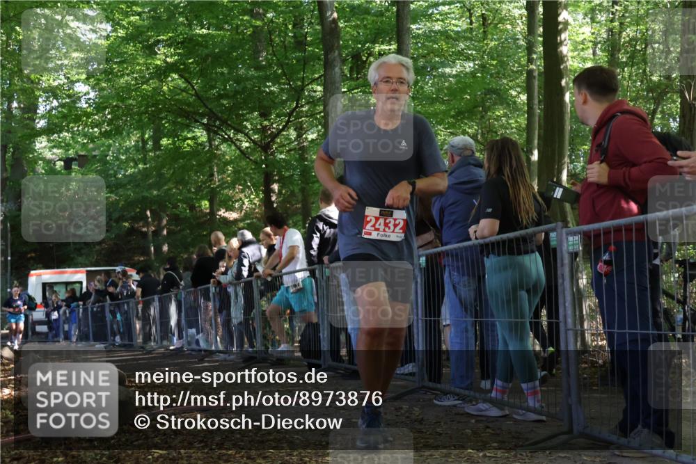 28.09.2025 - 33. Volkslauf durch das schöne Alstertal Strokosch-Dieckow http://msf.ph/oto/8973876 28.09.2025 12:25:39 Ziel 1068, 2432 meine-sportfotos.de