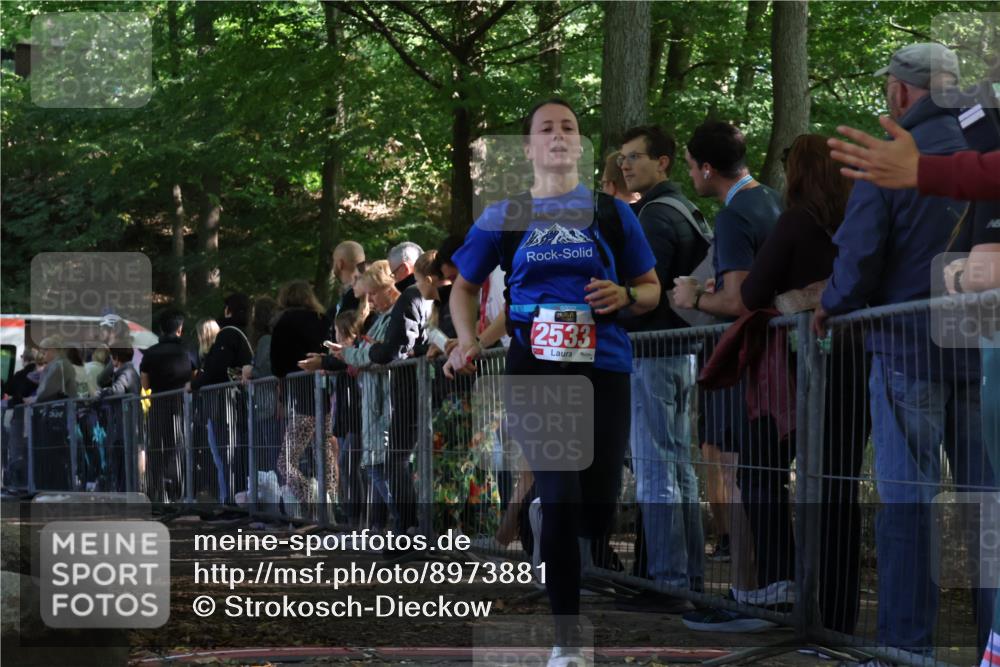 28.09.2025 - 33. Volkslauf durch das schöne Alstertal Strokosch-Dieckow http://msf.ph/oto/8973881 28.09.2025 12:25:55 Ziel 2498, 2533 meine-sportfotos.de
