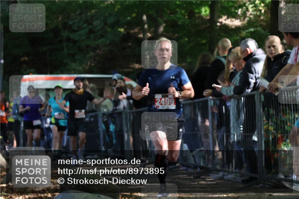28.09.2025 - 33. Volkslauf durch das schöne Alstertal Strokosch-Dieckow http://msf.ph/oto/8973895 28.09.2025 12:26:10 Ziel 2449, 2450, 2499, 2590, 2631 meine-sportfotos.de
