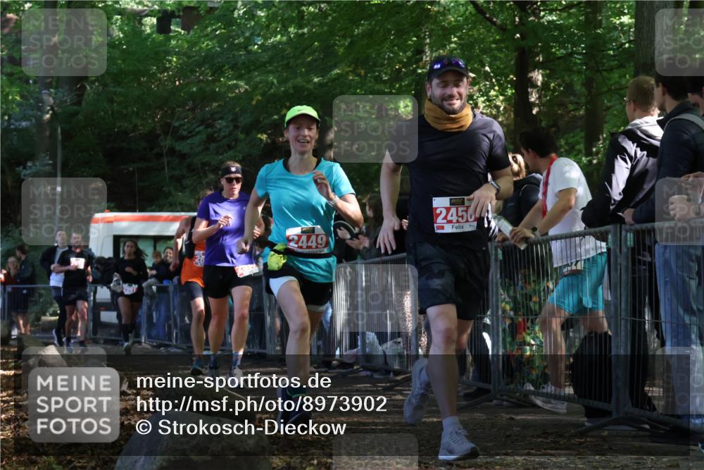 28.09.2025 - 33. Volkslauf durch das schöne Alstertal Strokosch-Dieckow http://msf.ph/oto/8973902 28.09.2025 12:26:15 Ziel 2449, 2450, 2516, 2590, 2630, 2631, 2991 meine-sportfotos.de