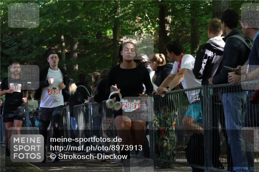 28.09.2025 - 33. Volkslauf durch das schöne Alstertal Strokosch-Dieckow http://msf.ph/oto/8973913 28.09.2025 12:26:20 Ziel 2516, 2630, 2991 meine-sportfotos.de